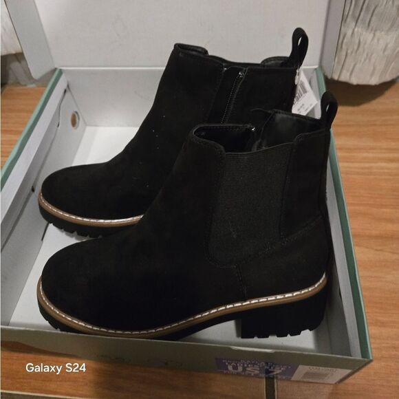 Kensie Women's Kayla Black Chelsea Faux Suede Boots Size 7 - Picture 5 of 10